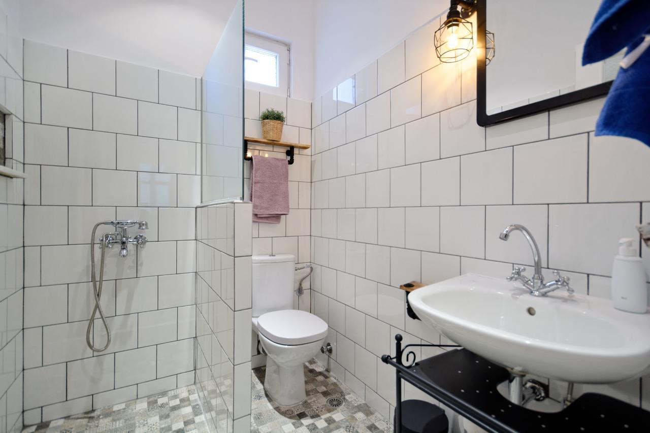 Kosta'S Cottage House Athena Bagian luar foto